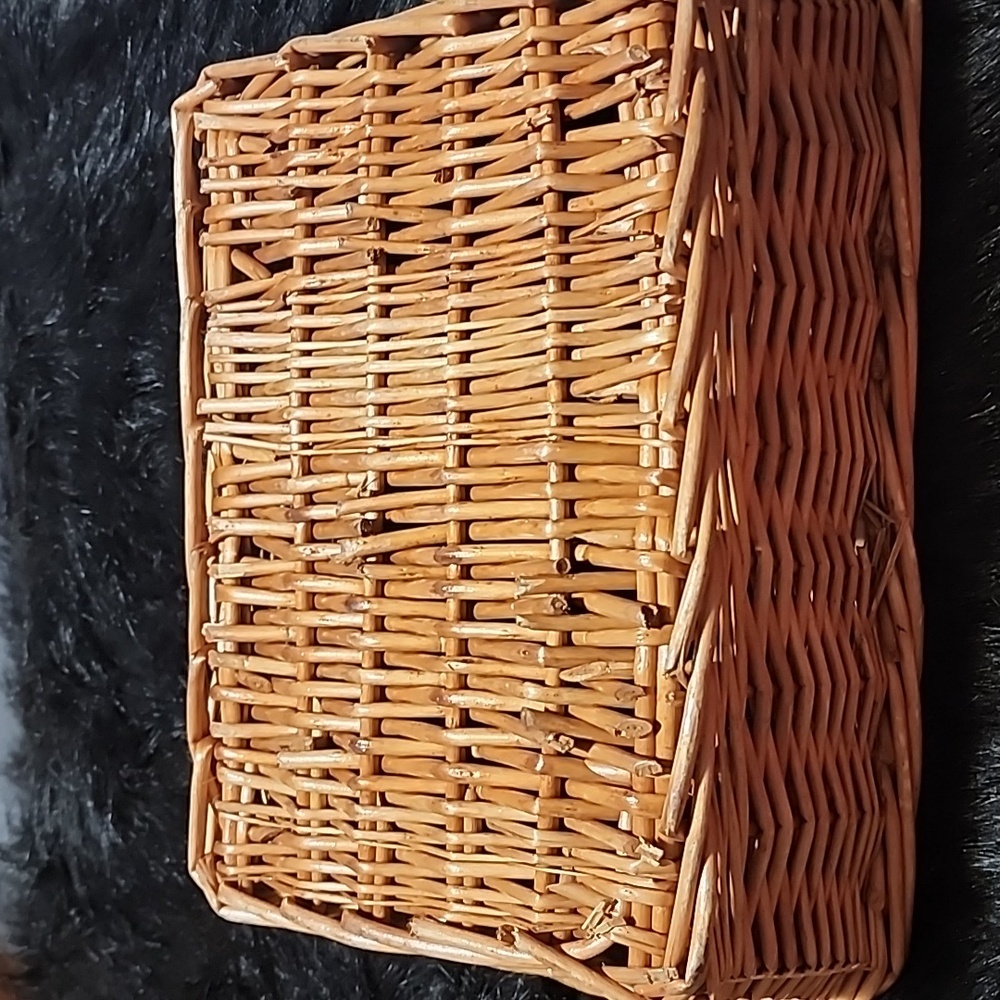 VINTAGE SQUARE BAMBOO BASKET. - Picture 5 of 5